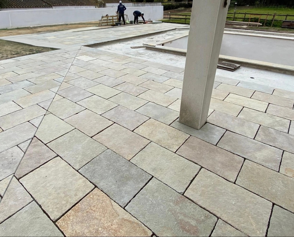 Dallage aménagement extérieur aux Saintes Maries de la Mer 2